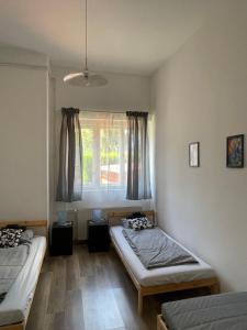 Posteľ alebo postele v izbe v ubytovaní Harmath-Szabó Apartman