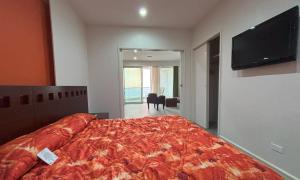 TV a/nebo společenská místnost v ubytování Rosarito Beach Hotel