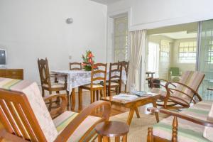 Χώρος καθιστικού στο Bajan Charm 1 Min Walk to Dover Beach, on The Gap