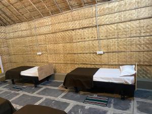 Una cama o camas en una habitación de Serene Boulder