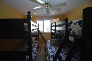 a bedroom with two bunk beds and a ceiling fan at King- Lake Area in Bass Lake +18 photos