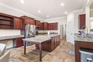 Kuchyň nebo kuchyňský kout v ubytování 4 Bedroom Family Home in Lake Charles La