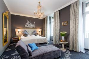 Postel nebo postele na pokoji v ubytování Hotel Schweizerhof Luzern + 37 fotografií