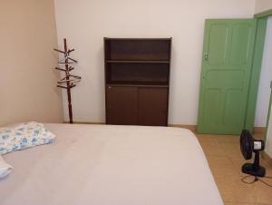 Ένα ή περισσότερα κρεβάτια σε δωμάτιο στο Linda kitnet