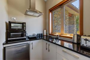 Cucina o angolo cottura di Studio Nestled in Ridgecrest