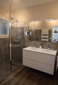 Et badeværelse på Villa les Fontaines