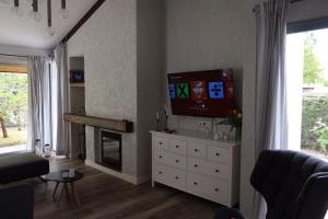 Et tv og/eller underholdning på Villa les Fontaines