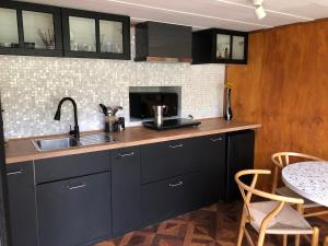 Bird Haven Central Castlemaine的厨房或小厨房