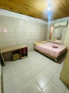 a small room with a bed and a mirror at Casa Completa para Hospedagem in Rosário do Sul