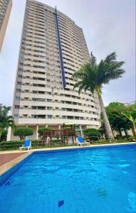 Bazén v ubytování Apartamento natal 804 vista do morro do careca nebo v jeho okolí