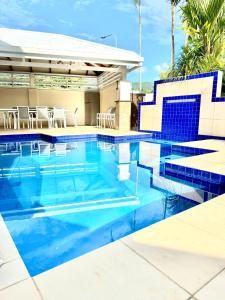 Πισίνα στο ή κοντά στο Luxury House on Clifton Beach with Heated Saltwater Swimming Pool