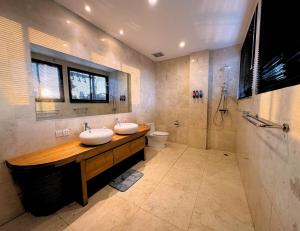 Gallery image of The Swan - Private Luxury Villa Suites 2 in Uluwatu +12 photos