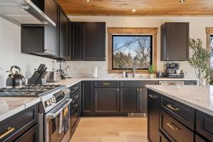 Fotografie z fotogalerie ubytování Epic Views, 9Mi SR, GameRm, Theatre, HTub, Sauna v destinaci Bethel + 36 fotografií