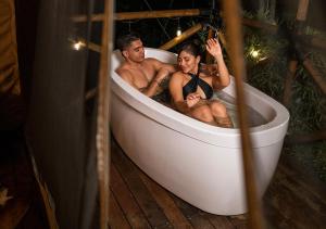 入住Glamping Bellavista - Escapada Romántica en el Lago Calima的客人