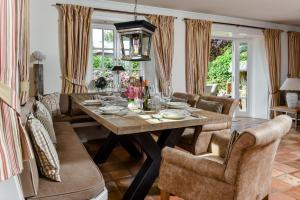 a dining room with a table and chairs at LITZKOW 15001 in Morsum