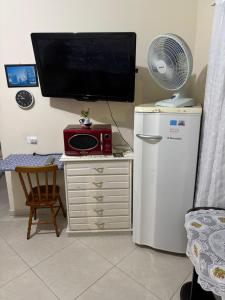 Kuchyň nebo kuchyňský kout v ubytování Confortável quarto em Matinhos
