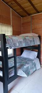 Una cama o camas en una habitación de Cabaña Los Sombrios