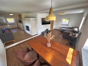 Billede fra billedgalleriet på Freistehendes Haus mit Ofen, Terrasse und Garten i Stadlern + 28 billeder