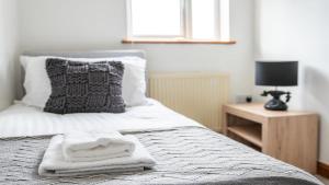 Postel nebo postele na pokoji v ubytování Queen Anne's Home + 11 fotografií