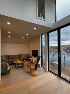 Naturlandskabet i nærheden af feriehuset + 52 billeder