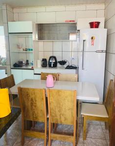 Kuchyň nebo kuchyňský kout v ubytování Apartamento em Seabra-BA