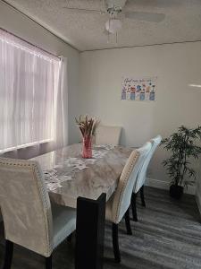 Gambar di galeri bagi The Sample Rd Retreats di Pompano Beach