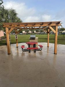 Gambar di galeri bagi The Sample Rd Retreats di Pompano Beach