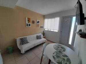 a living room with a couch and a table at Los Paraísos Oro Verde in Oro Verde