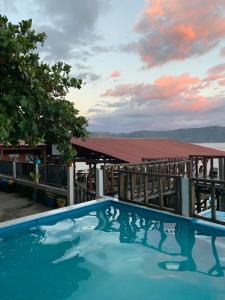 a view of a swimming pool with a cloudy sky at Hotel Silver Lake in Santa Ana