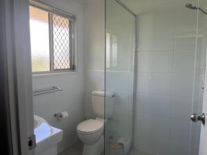 O baie la 1-8 Indigo Avenue - Rainbow Beach Walk to beach +12 fotografii
