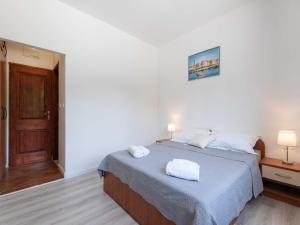 a bedroom with a bed with two towels on it at Apartments Azzurro- Three Bedroom Apartment with Terrace and Hot Tub Azzurro I-donji in Komolac +4 photos