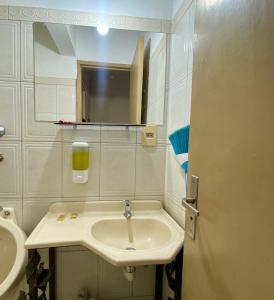 Ένα μπάνιο στο Mangoty Apartamento