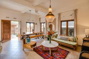 Кровать или кровати в номере Pondok Villa Ubud Centre