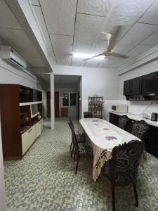 Η κουζίνα ή μικρή κουζίνα στο Seri Selasih Klebang!