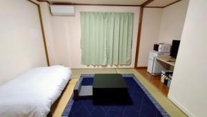 Postel nebo postele na pokoji v ubytování ゲストハウス橋本旅館