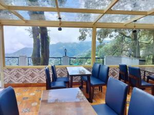 Cảnh núi rừng hoặc tầm nhìn ra núi từ khách sạn +33 ảnh