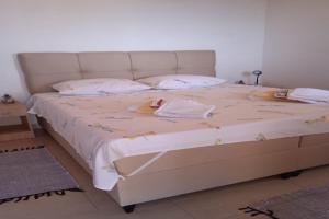 Postel nebo postele na pokoji v ubytování Holiday Home Zule - One Bedroom Holiday Home with Swimming pool + 23 fotografií