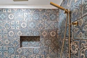 Et badeværelse på Playin' Hooky + 38 billeder