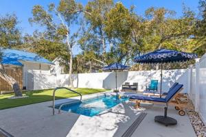 Swimmingpoolen hos eller tæt på Playin' Hooky