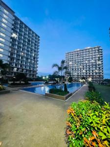 a large apartment building with a large swimming pool at Jack's Cabin in Suba