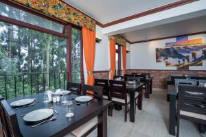 Summit Sherpa Mountain Hotel & Spa餐厅或其他用餐的地方