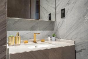 Vannituba majutusasutuses High-end Quality Apartment in FIVE Palm Jumeirah