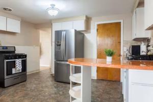 Fotografie z fotogalerie ubytování 3bdrooms In Pinehill W Kbeds,entire-airport,sfh v destinaci Cheektowaga