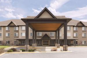 a large apartment building with a large gazebo at Country Inn & Suites by Radisson, Billings, MT in Billings
