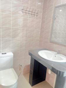 Ένα μπάνιο στο Triple room with private bathroom