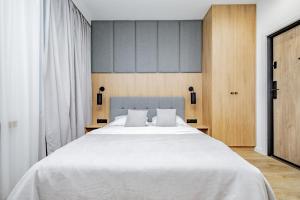 Posteľ alebo postele v izbe v ubytovaní Glow Apartments - Apartamenty Studio KOZIA Gdańsk Śródmieście