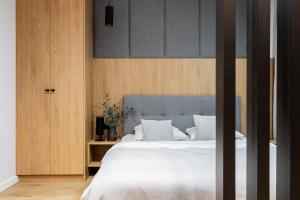 Posteľ alebo postele v izbe v ubytovaní Glow Apartments - Apartamenty Studio KOZIA Gdańsk Śródmieście