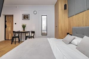 Posteľ alebo postele v izbe v ubytovaní Glow Apartments - Apartamenty Studio KOZIA Gdańsk Śródmieście