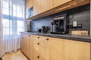 Kuchyňa alebo kuchynka v ubytovaní Glow Apartments - Apartamenty Studio KOZIA Gdańsk Śródmieście