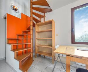 Palanda nebo palandy na pokoji v ubytování Charmant Duplex Lumineux + 14 fotografií